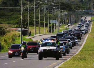 Vacacionistas y viajeros retornan en caravana al cierre de la Semana Morazánica