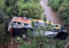 Nueve muertos y varios heridos al caer un ómnibus desde un puente en Argentina