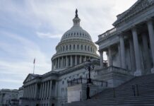 El Gobierno de Estados Unidos continuará en cierre al menos hasta el próximo lunes