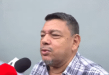 Samuel García llega al CNE a retirar su renuncia y deja claro que no cederá su casilla