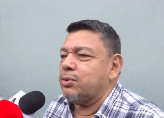 Samuel García llega al CNE a retirar su renuncia y deja claro que no cederá su casilla