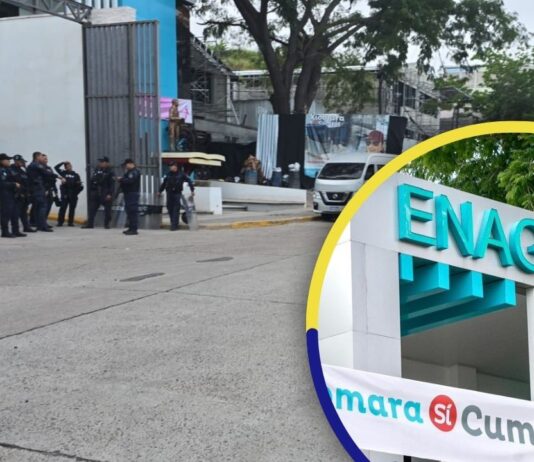 Bajo resguardo de antimotines, la Empresa Nacional De Artes Gráficas, ENAG