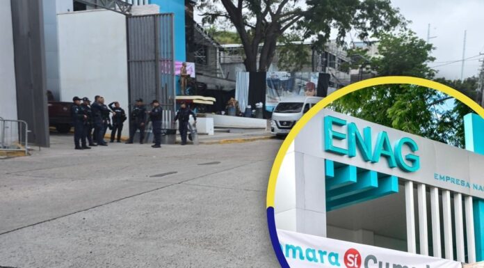 Bajo resguardo de antimotines, la Empresa Nacional De Artes Gráficas, ENAG