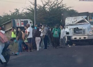 Múltiples heridos al impactar bus con camión en Choluteca