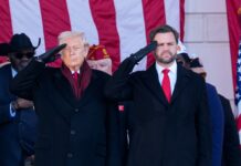 Trump honra el «sacrificio supremo» de los militares en el Día de los Veteranos