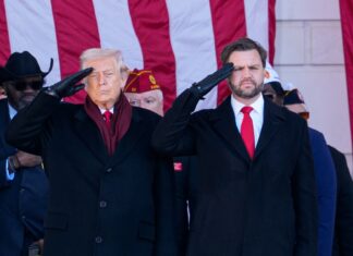 Trump honra el «sacrificio supremo» de los militares en el Día de los Veteranos