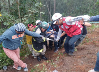 Dos muertos y 13 heridos tras volcar autobús en el occidente de Honduras