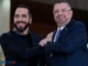 Presidente de Costa Rica llega a El Salvador para hablar con Bukele y visitar megacárcel