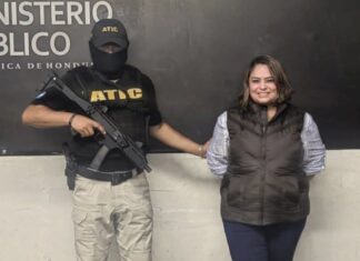 A audiencia la exdirectora del Dinaf acusada por supuesto «cobro de coimas» a empleados