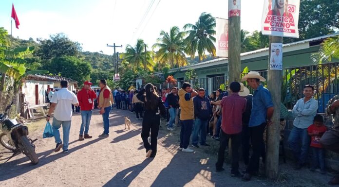 Con tranquilidad y hermandad votan al menos seis mil personas en San Antonio de Flores, El Paraíso