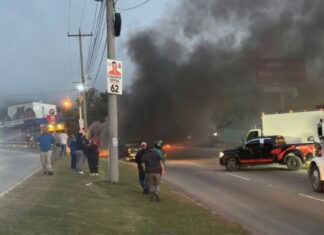 Simpatizantes de Libre protestan en la CA-5, al norte de TGU