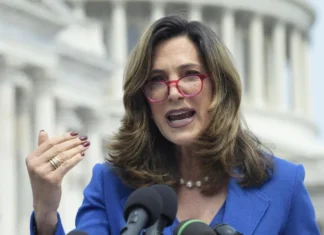 Congresista María Elvira Salazar celebra derrota de «la izquierda comunista» en Honduras