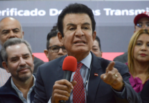 Nasralla acusa al CNE de un “cambiazo” de votos: “Me robaron mis datos y se los dieron a él”