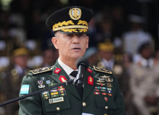 Nuevo jefe de las Fuerzas Armadas garantiza declaratoria de elecciones: “Prometo cumplir la Constitución”
