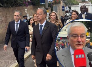 Embajadores, designados presidenciales y magistrados asisten a la toma de posesión de Nasry Asfura