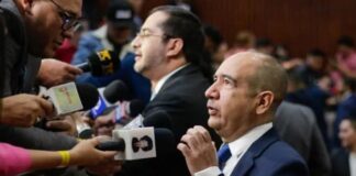 Godofredo Fajardo llama a legislar para el pueblo y evitar divisiones