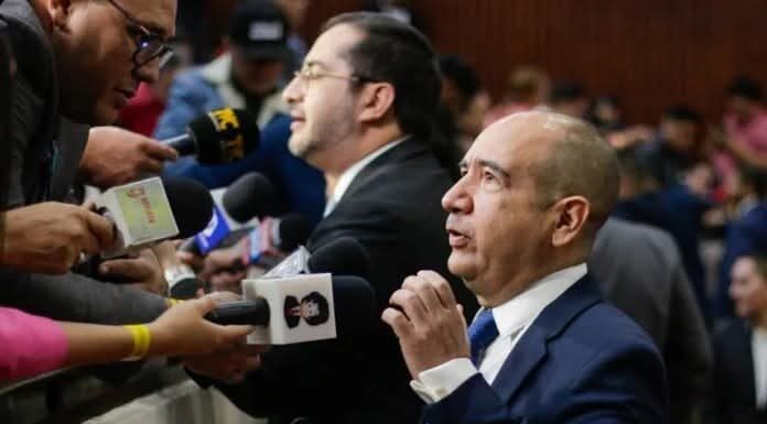 Godofredo Fajardo llama a legislar para el pueblo y evitar divisiones