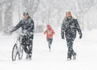 Al menos seis muertos y un millón de hogares sin electricidad por gran tormenta en EEUU