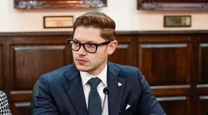 Diputado liberal Rashid Mejía impulsa juicio político contra fiscal suspendido y cuestiona inacción en casos clave