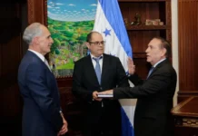 Asfura nombra directores, administradores y jefes de personal en hospitales públicos