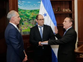 Asfura nombra directores, administradores y jefes de personal en hospitales públicos