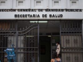 Médicos residentes mantienen huelga pese a acuerdo de pago con la Secretaría de Salud