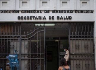 Médicos residentes mantienen huelga pese a acuerdo de pago con la Secretaría de Salud