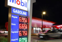 La gasolina en EEUU alcanza los 4 dólares por galón, su nivel más alto desde 2022