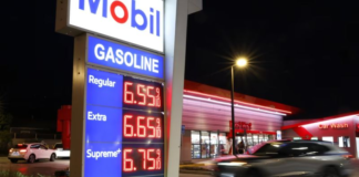 La gasolina en EEUU alcanza los 4 dólares por galón, su nivel más alto desde 2022