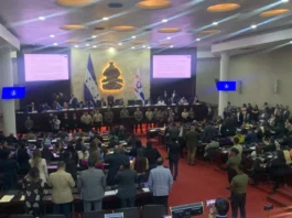 Castigan a 14 diputados de Libre sin 15 días de salario por disturbios en el Congreso