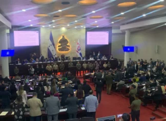 Castigan a 14 diputados de Libre sin 15 días de salario por disturbios en el Congreso