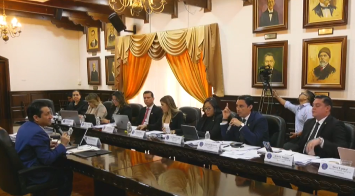 Golpe de 2009 y Xiomara Castro marcan comparecencia de Mario Morazán ante comisión de juicio político