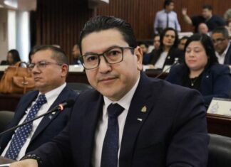 Diputado Eder Mejía tilda de “populista” propuesta para eliminar tasa de seguridad y pide evaluar uso de fondos