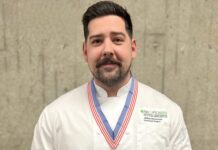 Chef galardonado es acusado de asesinato de su esposa y agresión a policía en Massachusetts