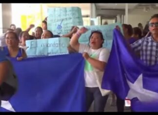 Simpatizantes del Partido Nacional protestan en el Centro Cívico Gubernamental exigiendo empleos