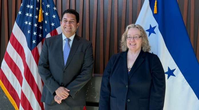 Alcalde Juan Diego se reúne con Encargada de Negocios de Estados Unidos y acuerdan cooperación en prevención de desastres naturales