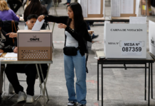 Inicia la votación de las elecciones generales en Perú, con 35 candidatos a la Presidencia