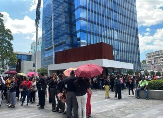 Sindicalistas protestan en el CCG y exigen reintegro de empleados despedidos del IP