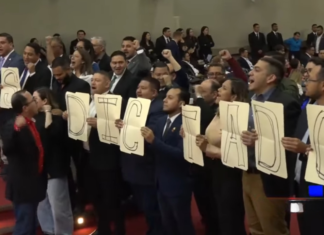 “¡Tomás, dictador!”: diputados de Libre protagonizan tensa protesta en el Congreso Nacional