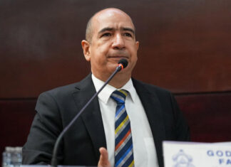 Diputado Godofredo Fajardo propone eliminar a los diputados suplentes para reducir el gasto público