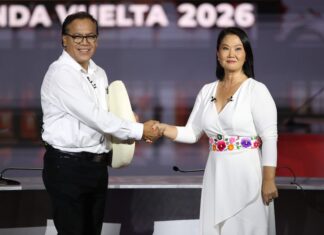Perú vota para elegir entre Fujimori y Sánchez a su noveno presidente en diez años