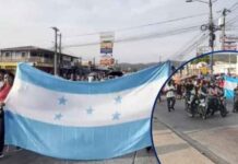 Socios de Koriun regresan a las calles con la esperanza de recuperar el dinero de sus inversiones