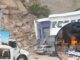 Gigantesco derrumbe en el Anillo Periférico destruye bodegas y desata incendio; buscan posibles personas soterradas