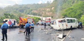 Exceso de velocidad habría causado tragedia en Comayagua que cobró la vida de siete policías, según la DNVT