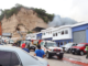 Rescatistas intensifican búsqueda de dos desaparecidos tras derrumbe e incendio en bodegas del Anillo Periférico