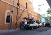 AMDC avanza en el ordenamiento del Centro Histórico con retiro de postes y cableado obsoleto