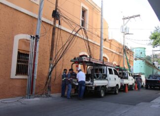 AMDC avanza en el ordenamiento del Centro Histórico con retiro de postes y cableado obsoleto