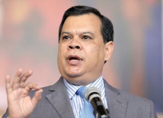 Ricardo Cardona reaparece en Honduras previo al regreso de JOH y afirma que no enfrenta requerimientos judiciales