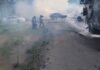Batalla campal en El Progreso: Policía desaloja con gas lacrimógeno bloqueo de taxistas