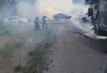 Batalla campal en El Progreso: Policía desaloja con gas lacrimógeno bloqueo de taxistas
